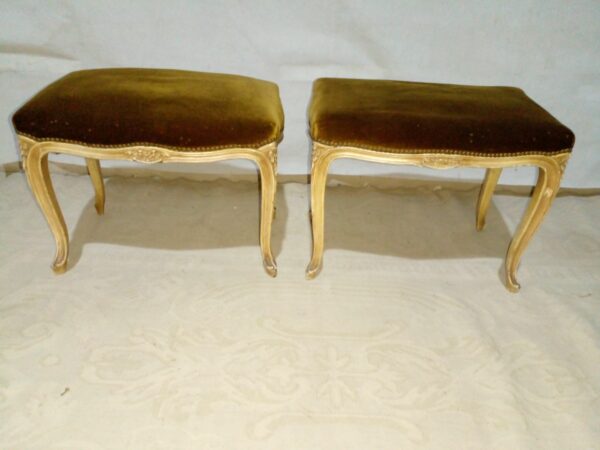 2 BANQUETAS ANTIGUAS ESTILO FRANCES LUIS XV PARA DORMITORIO. COD: 93501 - Image 3