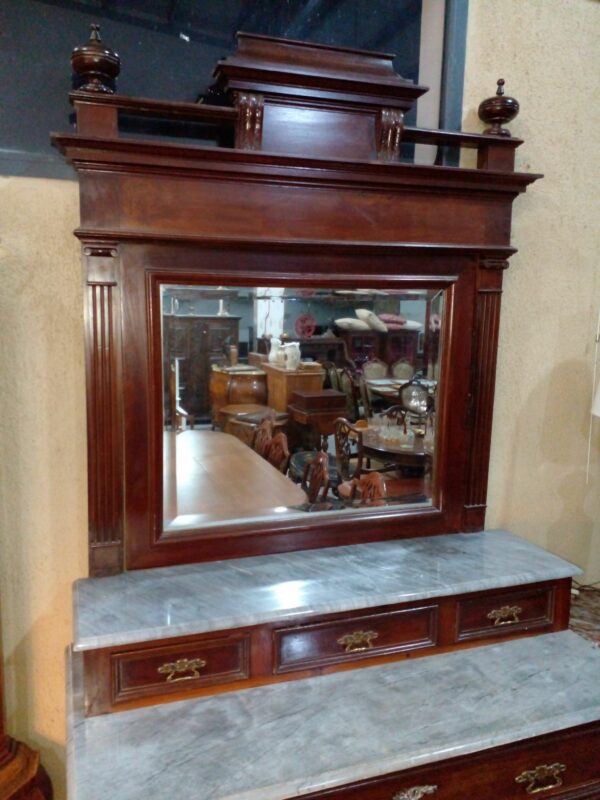 COMODA COLONIAL INGLES CON MARMOL Y ESPEJO PIEZA DE COLECCION. COD: 93202 - Image 3