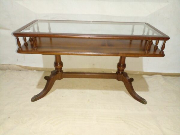 MESA RATONA ESTILO INGLES SHERATON CON REGATONES DE BRONCE. COD: 68801