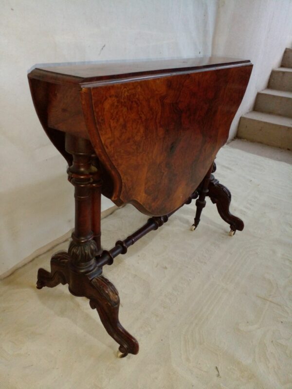 MESA DE SALA ANTIGUA SISTEMA DOBLE ALA ESTILO INGLES NOGAL. COD: 95002