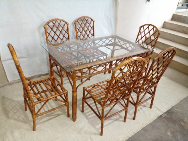 JUEGO DE COMEDOR EN CAÑA MESA CON VITREA Y 6 SILLAS. COD: 94009