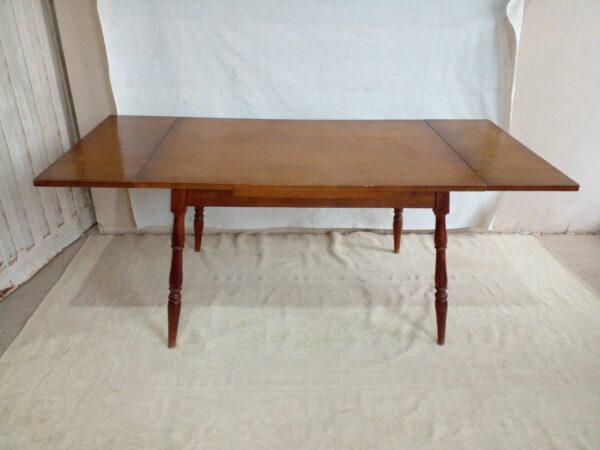 MESA DE COMEDOR ESTILO WINDSOR CON TABLAS DE ALARGUE. COD 93101 - Image 2