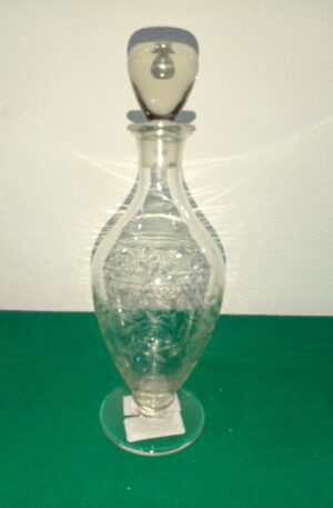BOTELLON ANTIGUO DE CRISTAL TALLADO AL ACIDO. COD: 95503 RESERVADO