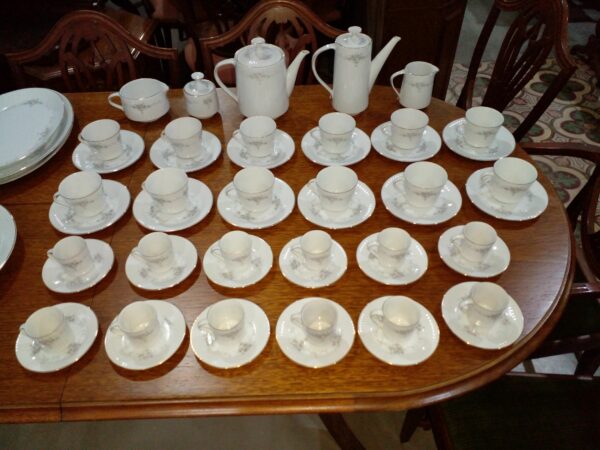JUEGO DE VAJILLA PORCELANA TSUJI PARA 12 PERSONAS 126 PIEZAS. COD: 95605