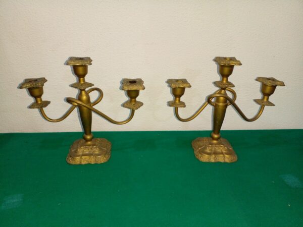 PAR DE CANDELABROS METAL PLATEADO SELLADOS REP. SHEFFIELD . COD: 95501