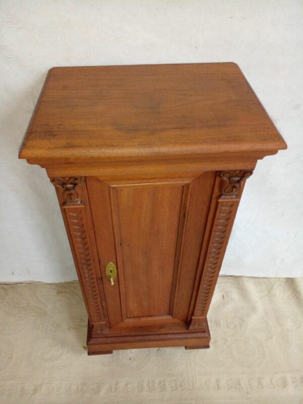MUEBLE ANTIGUO CEDRO MACIZO LAVADO MESA DE LUZ ALTA MUEBLE AUXILIAR. COD: 94303 - Image 3