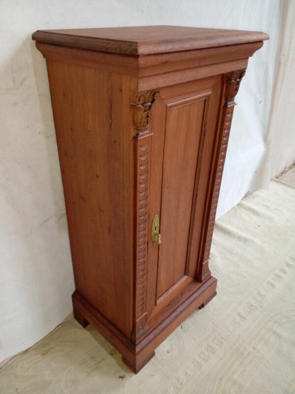 MUEBLE ANTIGUO CEDRO MACIZO LAVADO MESA DE LUZ ALTA MUEBLE AUXILIAR. COD: 94303 - Image 5