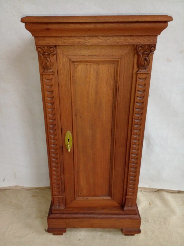 MUEBLE ANTIGUO CEDRO MACIZO LAVADO MESA DE LUZ ALTA MUEBLE AUXILIAR. COD: 94303 - Image 6