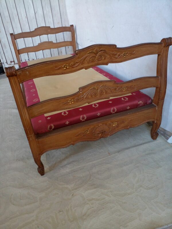 DIVAN CAMA ESTILO FRANCES PROVENZAL TALLADO UNA PLAZA IMPECABLE. COD: 95701 - Image 8