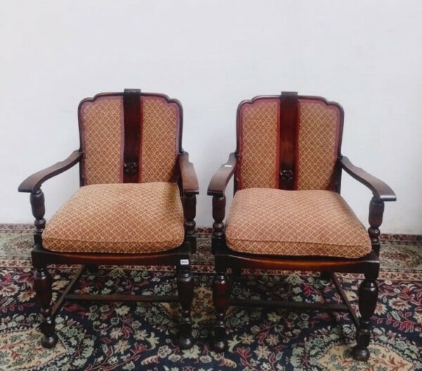 SILLON DE ROBLE SELLADO THOMPSON DE SALA O CABECERA DE MESA ANTIGUO. COD: 95509