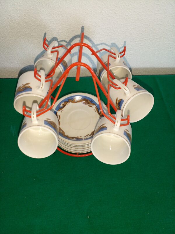 JUEGO DE CAFE PARA 6 PERSONAS CON SOPORTE PARA TAZAS Y PLATOS PORCELANA CHINA. COD: 74102