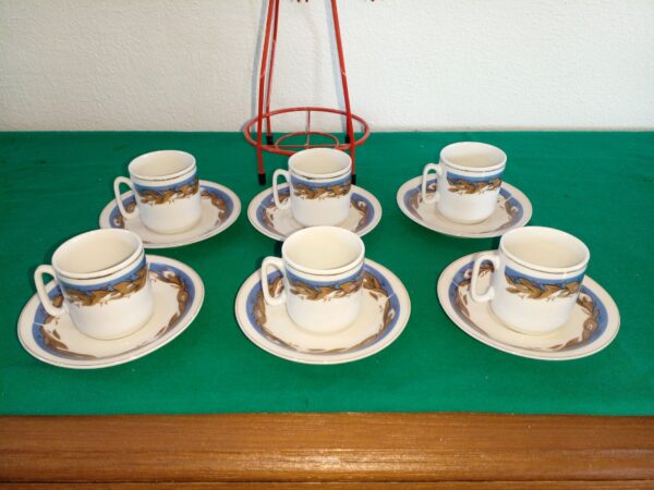 JUEGO DE CAFE PARA 6 PERSONAS CON SOPORTE PARA TAZAS Y PLATOS PORCELANA CHINA. COD: 74102 - Image 10