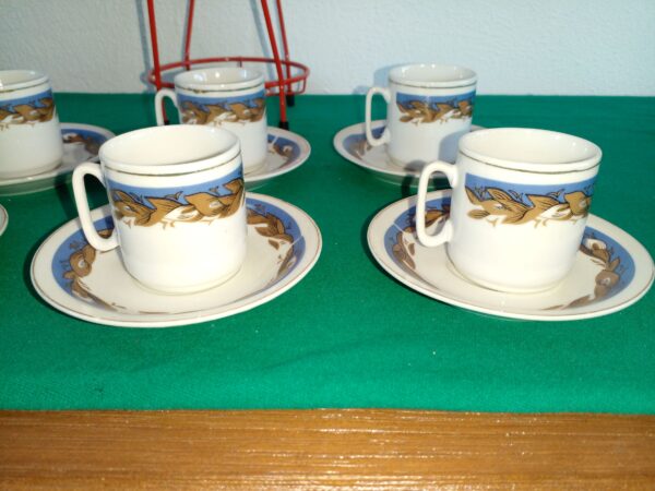 JUEGO DE CAFE PARA 6 PERSONAS CON SOPORTE PARA TAZAS Y PLATOS PORCELANA CHINA. COD: 74102 - Image 11