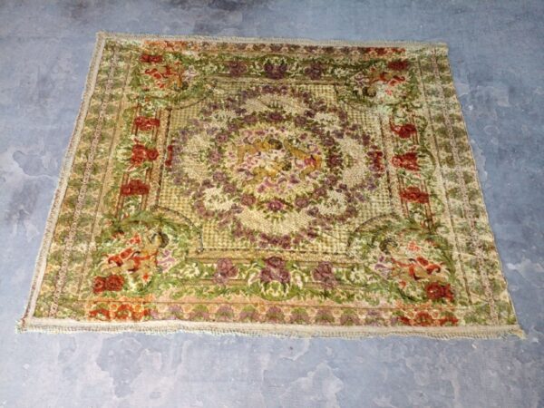 TAPIZ ANTIGUO DE SEDA IDEAL DECORACION O CUBRECAMA CON QUERUBINES. COD: 96410 - Image 2
