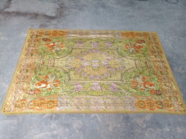 TAPIZ ANTIGUO DE SEDA IDEAL DECORACION O CUBRECAMA CON QUERUBINES. COD: 96409 - Image 3