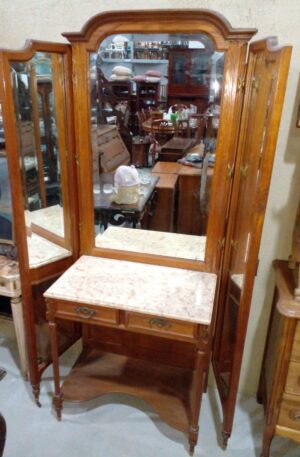 TOILETTE ART NOVEAU EN ROBLE VESTIDOR ANTIGUO CON MARMOL Y ESPEJOS. COD: 87416