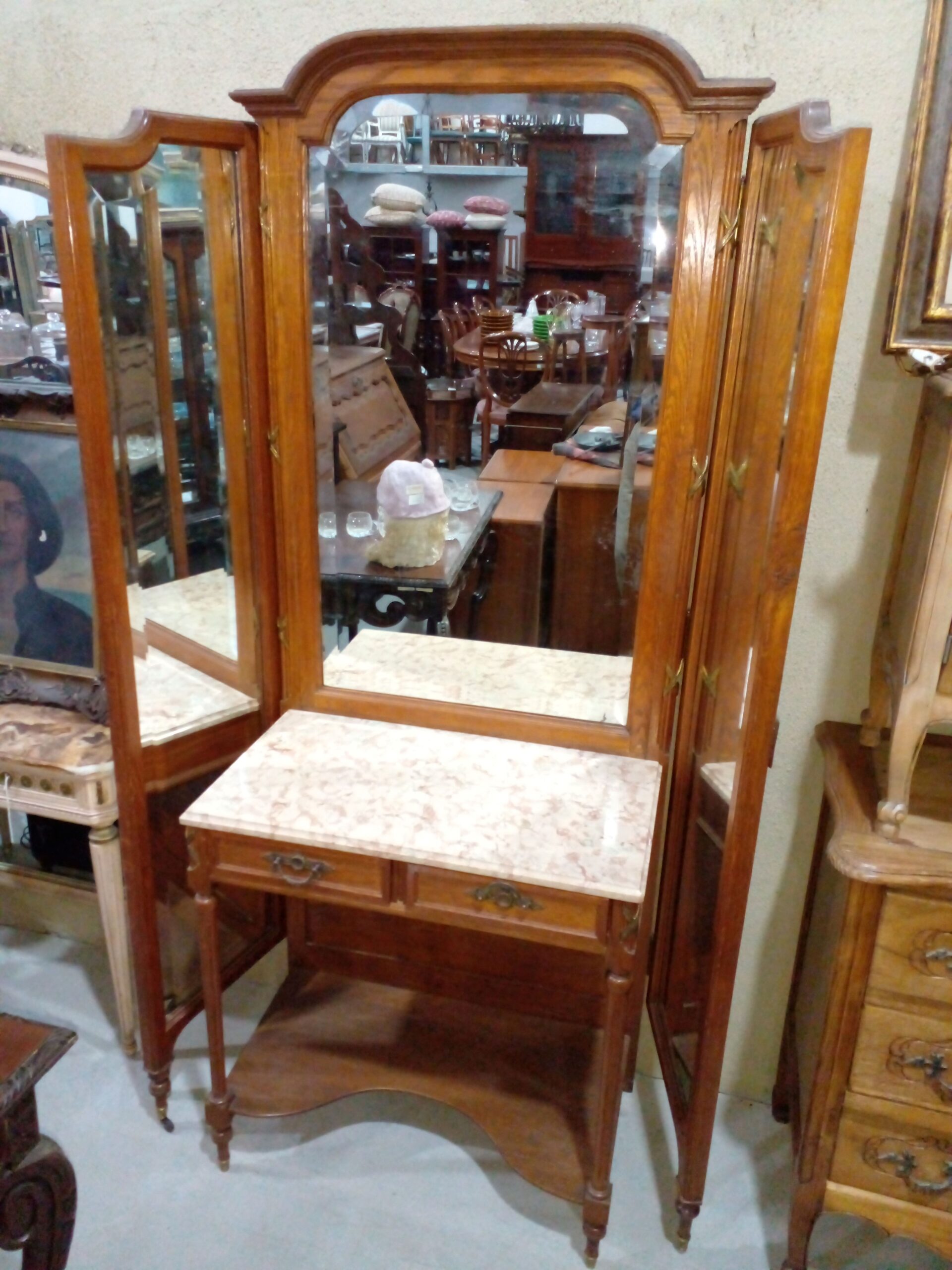 TOILETTE ART NOVEAU EN ROBLE VESTIDOR ANTIGUO CON MARMOL Y ESPEJOS. COD: 87416