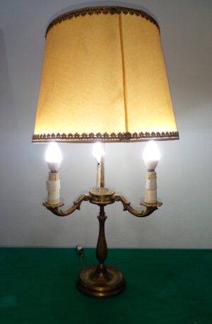 LAMPARA DE MESA BRONCE 3 LUCES ANTIGUA. COD: 74105