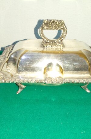 CENTRO DE MESA METAL PLATEADO ANTIGUO SELLADO PLATERIA ESCUDO. COD: 97406
