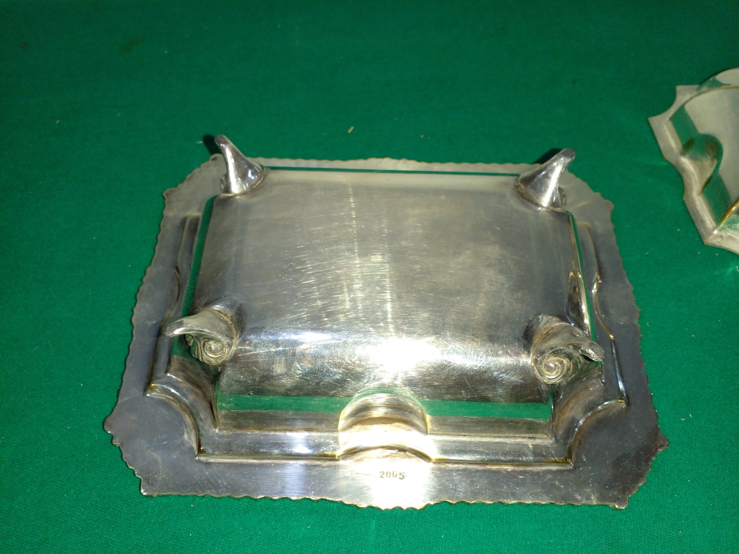 CENTRO DE MESA METAL PLATEADO ANTIGUO SELLADO PLATERIA ESCUDO. COD: 97406 - Image 8