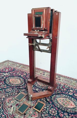CAMARA DE FOTOGRAFIA ANTIGUA DE GRAN TAMAÑO PIEZA DE COLECCION. COD: 98208