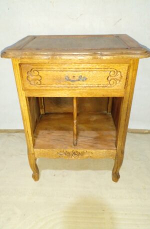 MESA DE LUZ ANTIGUA EN ROBLE LAVADO ESTILO PROVENZAL. COD: 96509