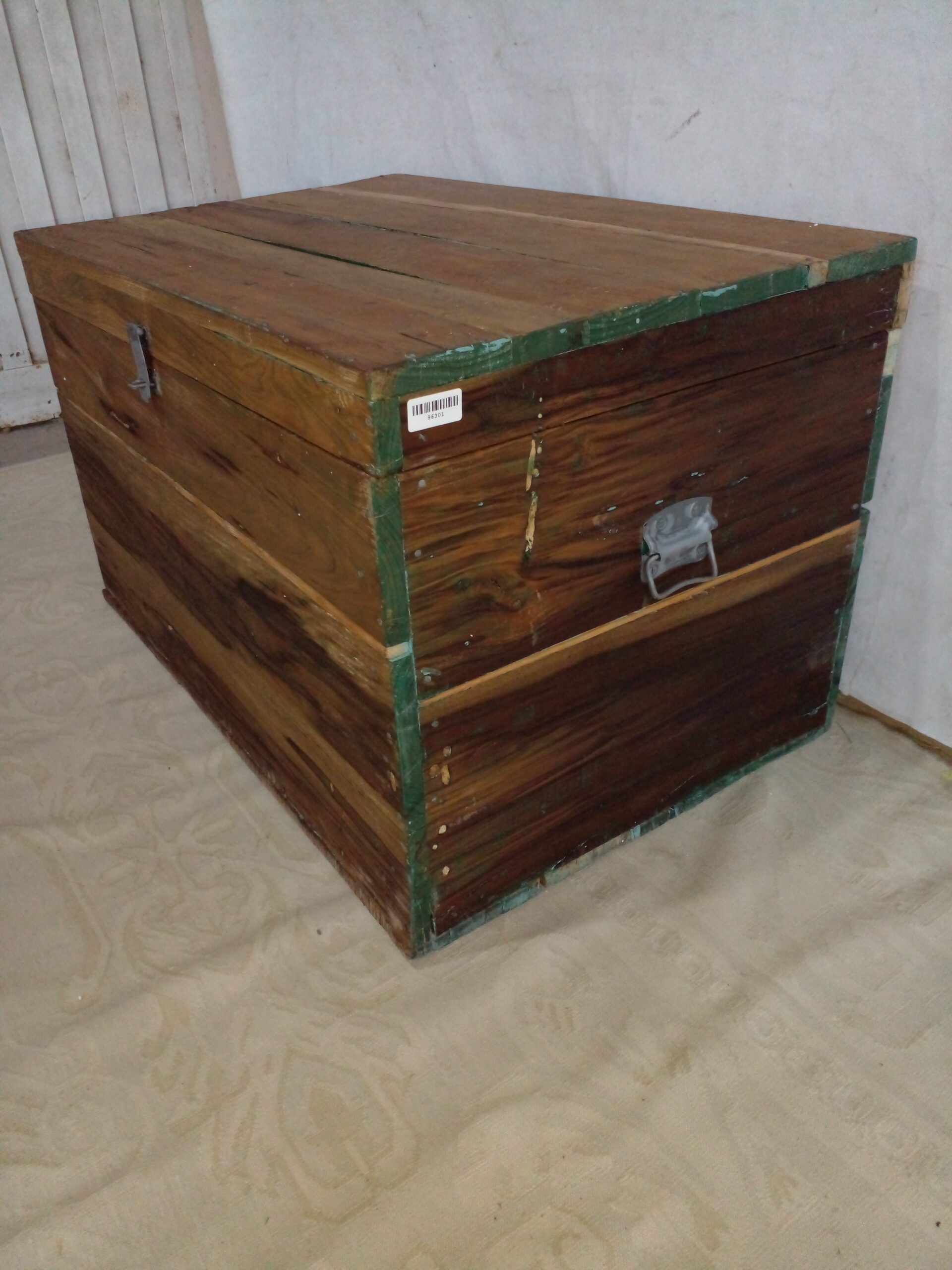 BAUL ANTIGUO EN MADERA LAVADA ARCON DE CAMPO. COD: 96301 - Image 5