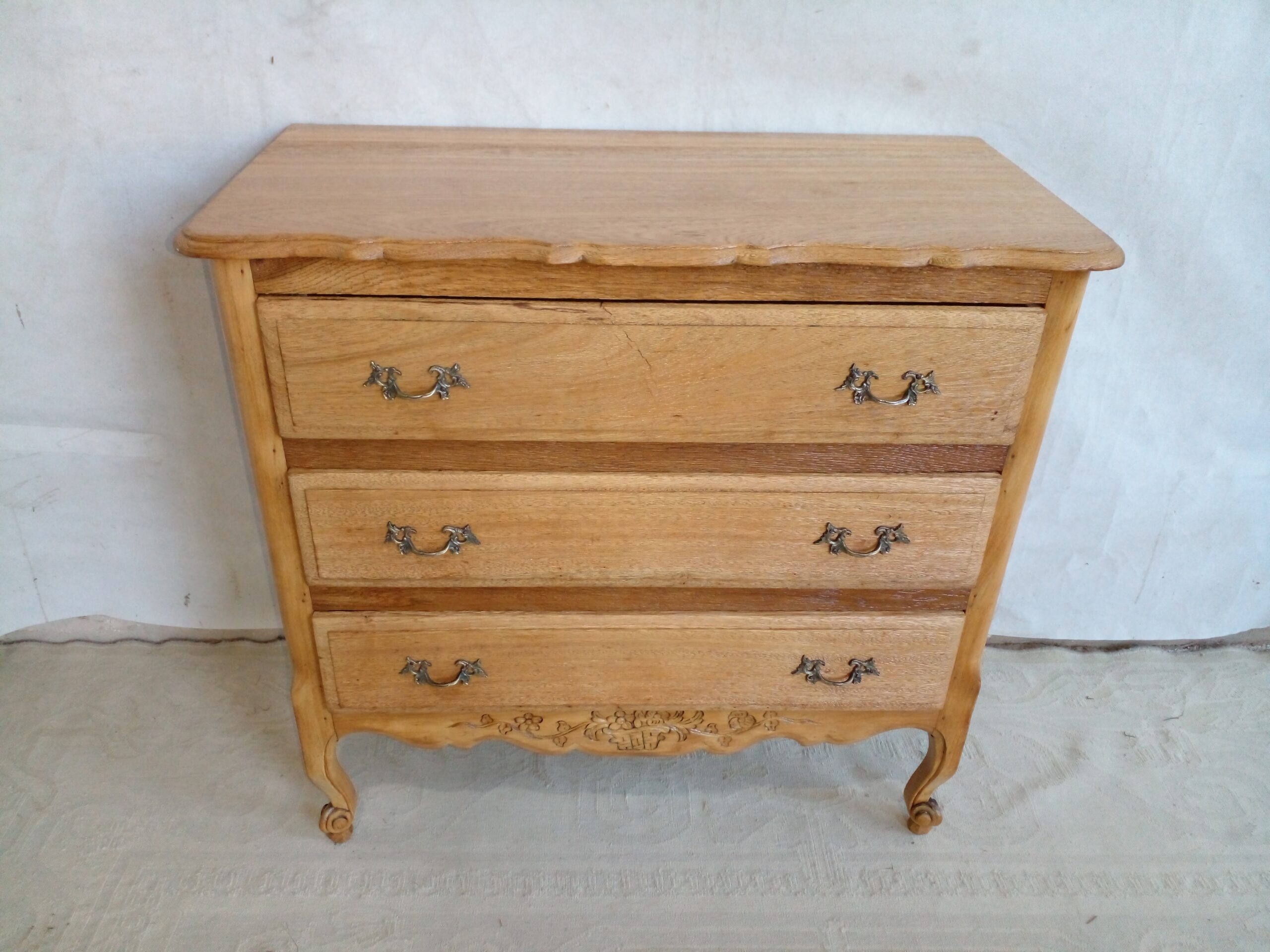 COMODA DE ROBLE LAVADO NATURAL ESTILO PROVENZAL. COD: 96401