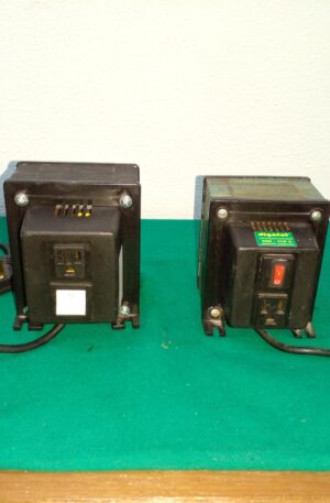 TRANSFORMADOR 220 V A 110 V, 200 WATS 3 SALIDAS. COD: 98302