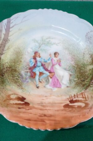 PLATO PORCELANA ALEMANA CON ESCENAS GALANTES. COD: 100214
