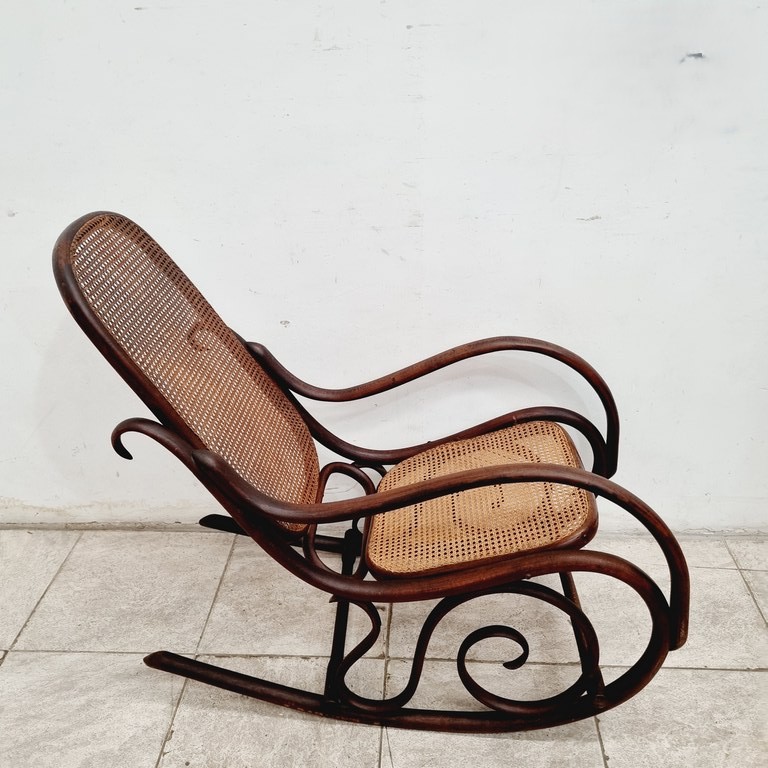SILLON MECEDOR ANTIGUO ESTILO THONET ORIGINAL CON ESTERILLA VEGETAL. COD: 100107 - Image 3