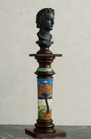 COLUMNA PEDESTAL ANTIGUO EN MADERA Y PORCELANA COLECCIÓN. COD: 100301