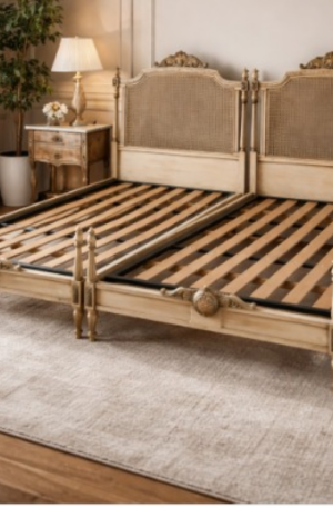 CAMA DE UNA PLAZA ESTILO FRANCES LUIS XVI PATINA Y ESTERILLA ORIGINAL. COD: 101913