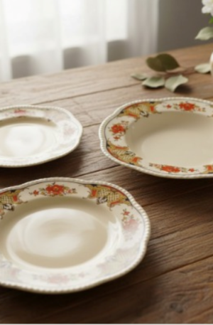 SET DE TRES PLATOS INGLESES SELLADOS WOODS IVORY ENGLAND. COD: 101938