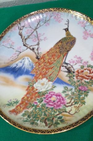 PLATO DECORATIVO PORCELANA TSUJI MOTIVO PAVO REAL. COD: 101932