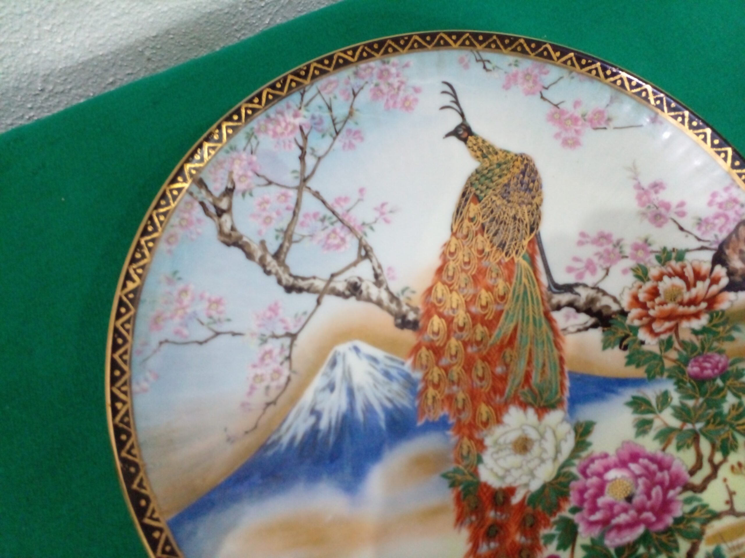 PLATO DECORATIVO PORCELANA TSUJI MOTIVO PAVO REAL. COD: 101932 - Image 5