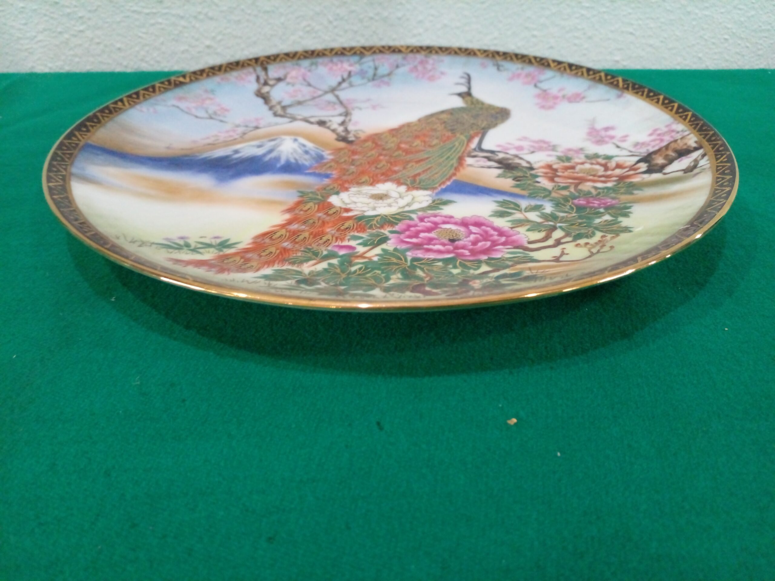 PLATO DECORATIVO PORCELANA TSUJI MOTIVO PAVO REAL. COD: 101932 - Image 6
