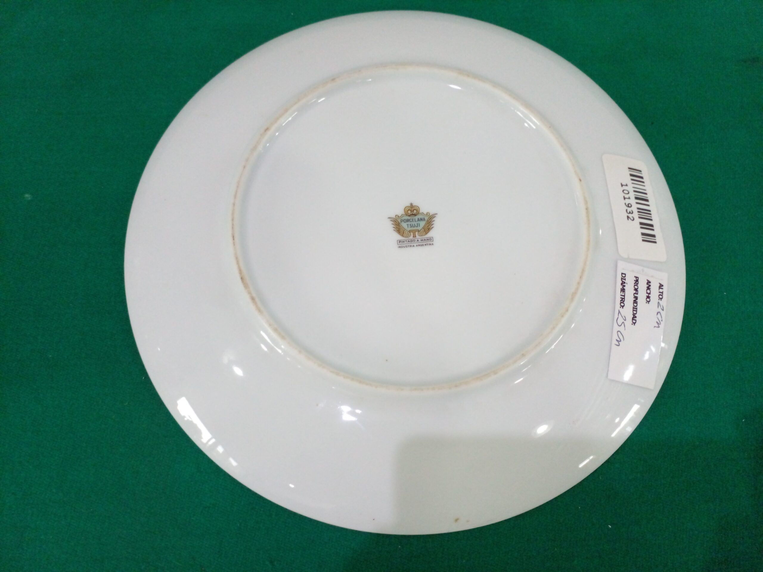 PLATO DECORATIVO PORCELANA TSUJI MOTIVO PAVO REAL. COD: 101932 - Image 7