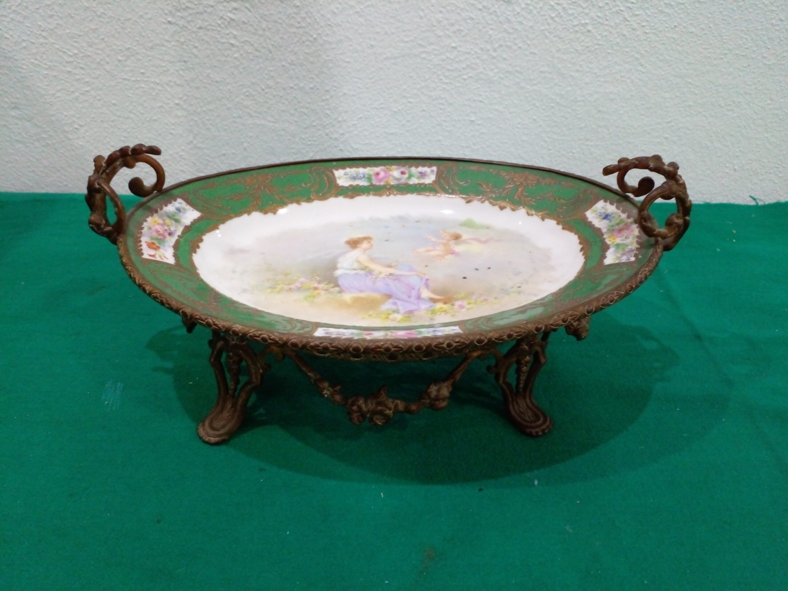 CENTRO DE MESA PORCELANA DE SEVRES CON MONTURA DE BRONCE. COD: 104601 - Image 3