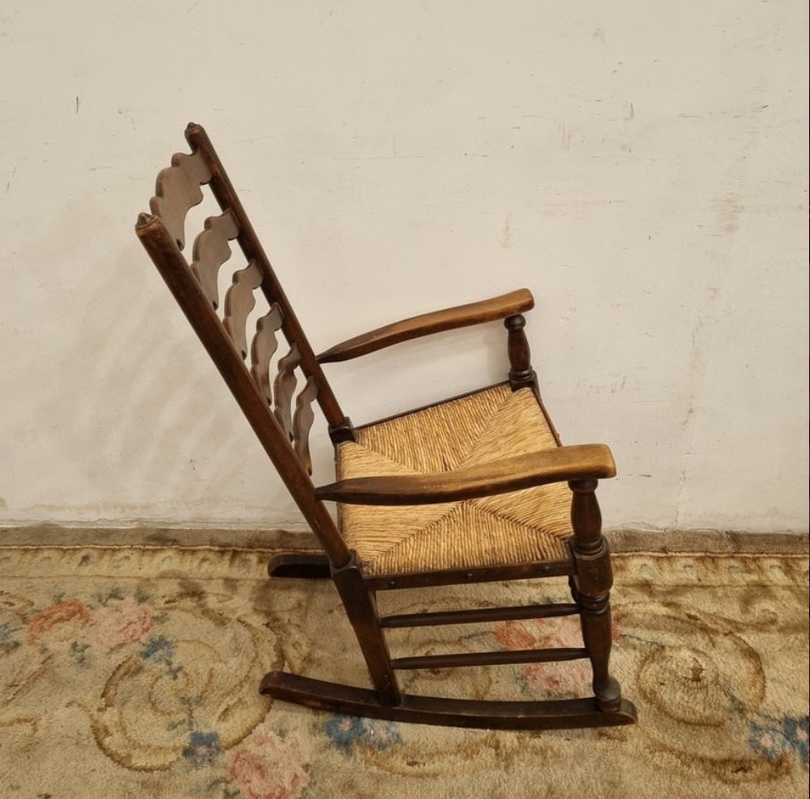 SILLON MECEDOR ANTIGUO ESTILO COLONIAL ASIENTO ENJUNCADO NATURAL. COD: 104103 - Image 4