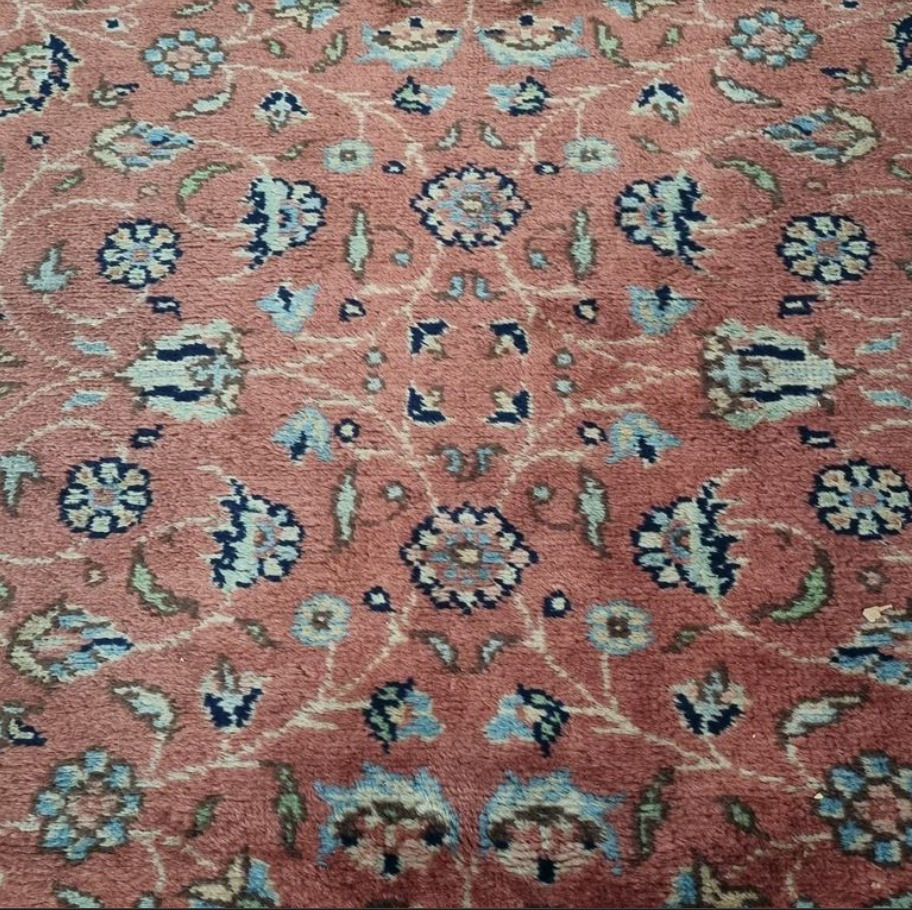 ALFOMBRA ANTIGUA DE LANA ANUDADA A MANO REGION DE BHADOHI MIRZAPUR INDIA. COD: 105403 - Image 6