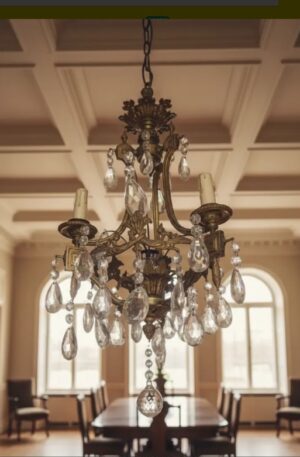 ARAÑA ANTIGUA DE 4 LUCES CON CAIRELES ESTILO FRANCES. COD: 105408