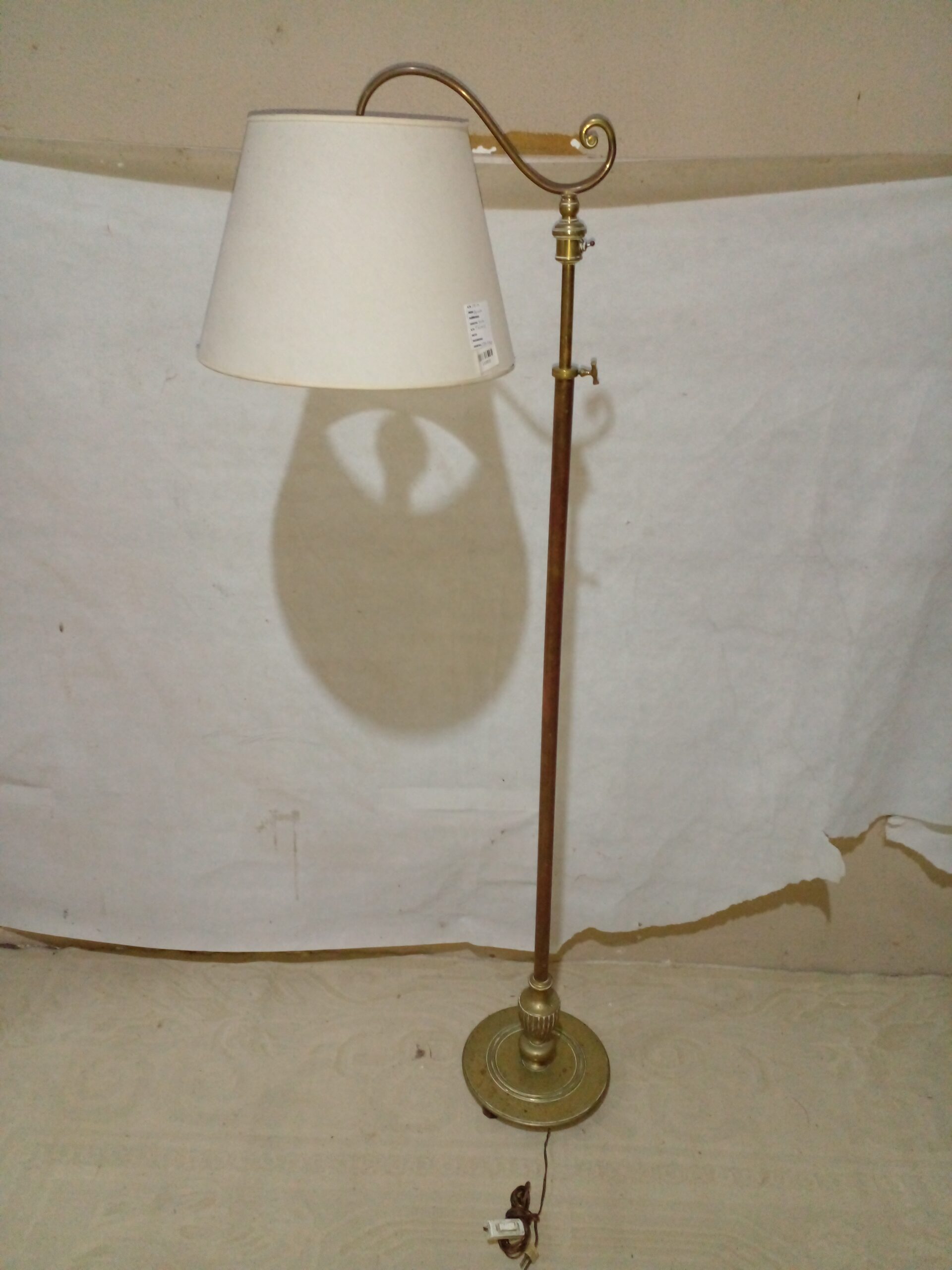 LAMPARA DE PIE ESTILO INGLES EN BRONCE CON PANTALLA. COD: 103503 RESERVADO - Image 9
