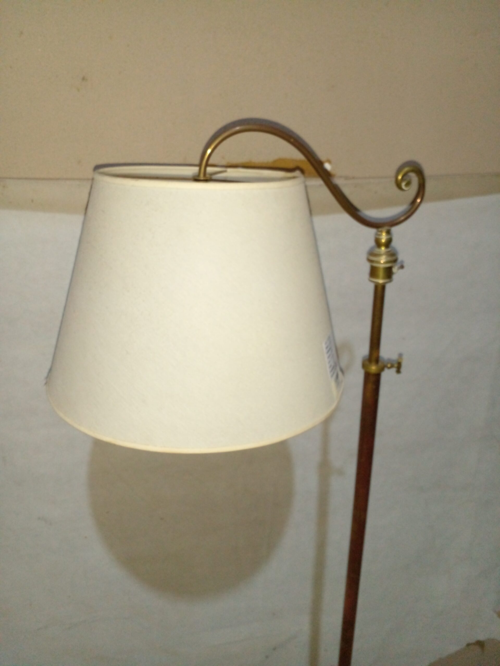 LAMPARA DE PIE ESTILO INGLES EN BRONCE CON PANTALLA. COD: 103503 RESERVADO - Image 5