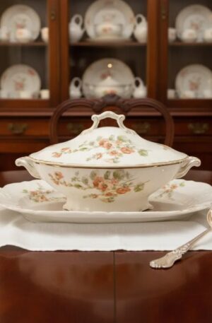 FUENTE CON GUISERA ALEMANA PORCELANA ANTIGUA SELLADA CT CARL TIESCH. COD: 106501