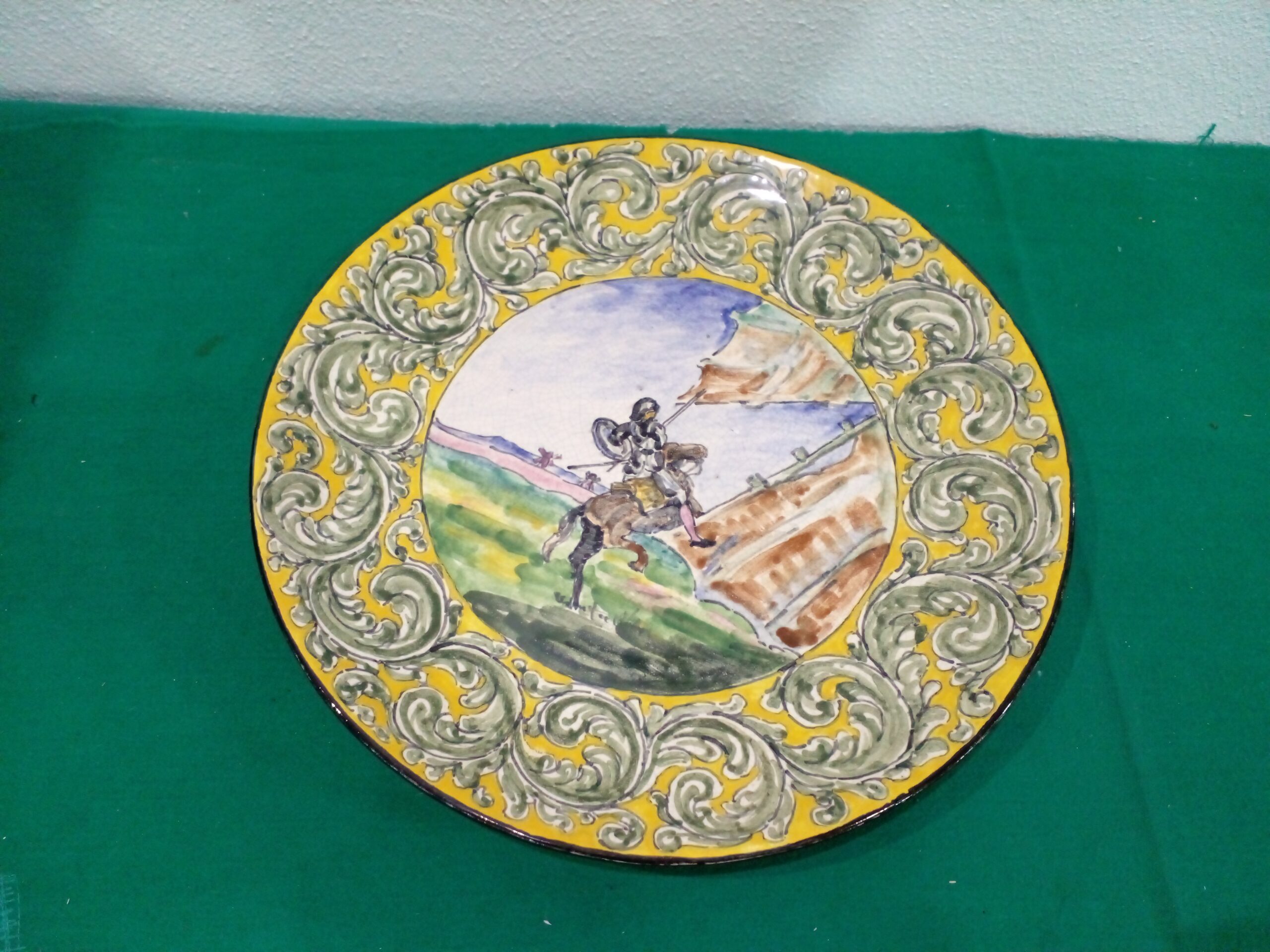 PLATO DECORATIVO CERAMICA ESPAÑOLA CABALLERO MEDIEVAL. COD: 104923