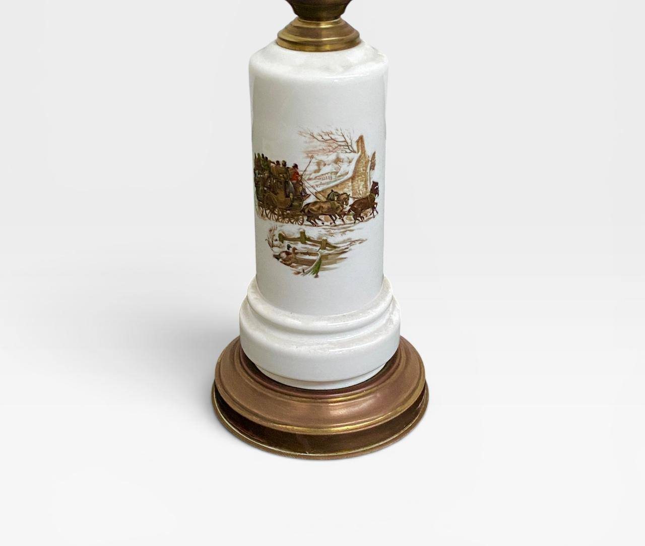 LAMPARA DE MESA ANTIGUA EN OPALINA BLANCA CON ESCENAS CAMPESTRES. COD: 105901 - Image 6