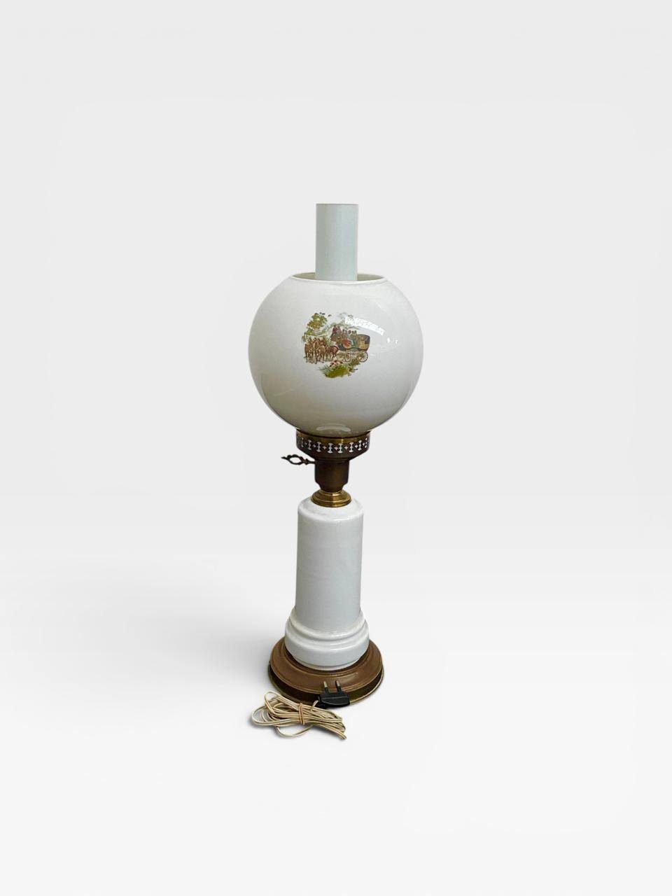 LAMPARA DE MESA ANTIGUA EN OPALINA BLANCA CON ESCENAS CAMPESTRES. COD: 105901 - Image 10