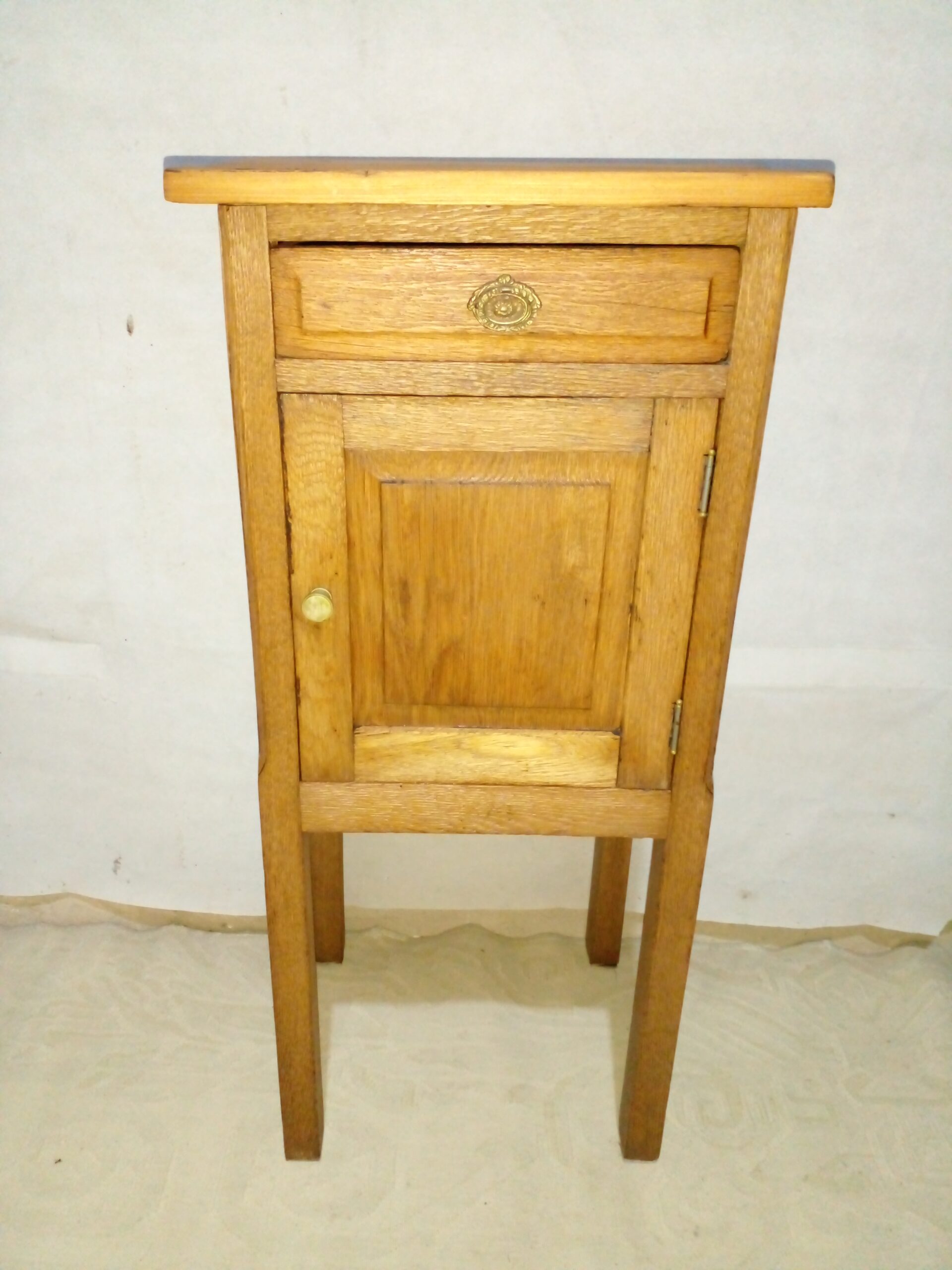 MESA DE LUZ DE ROBLE ANTIGUA MESITA DE LUZ ROBLE LAVADO. COD: 105001 - Imagen 3