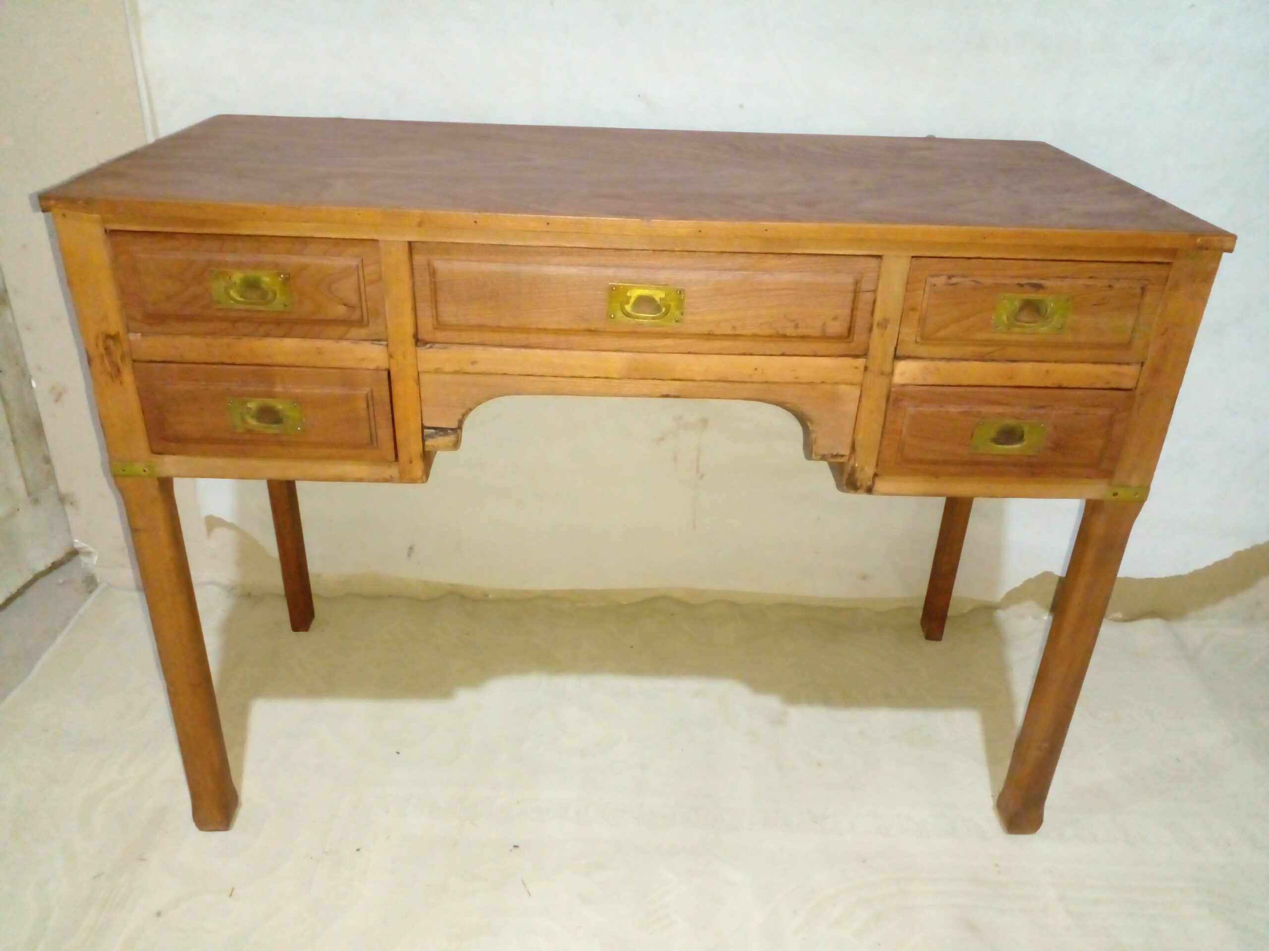 ESCRITORIO ANTIGUO 5 CAJONES MADERA LAVADA. COD: 106512